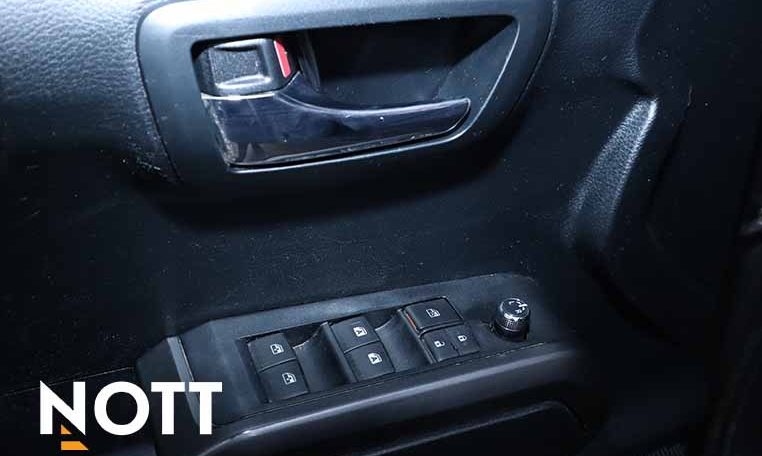 2017 TOYOTA TACOMA  DOUBLE CAB V6 LOCAL