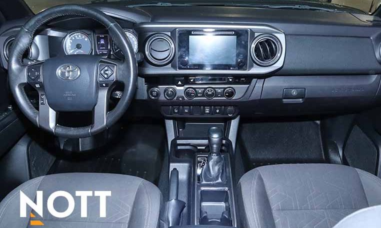 2017 TOYOTA TACOMA  DOUBLE CAB V6 LOCAL