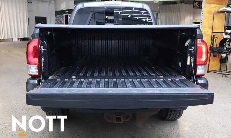 2017 TOYOTA TACOMA  DOUBLE CAB V6 LOCAL