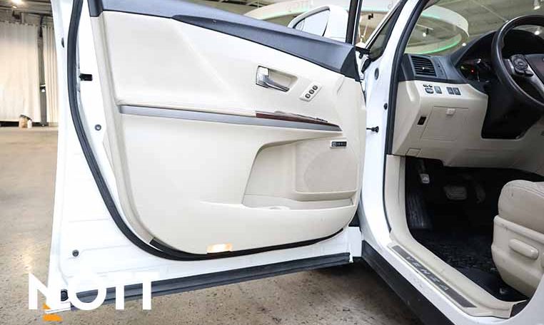 2016 TOYOTA Venza XLE | LOCAL | ONE-OWNER