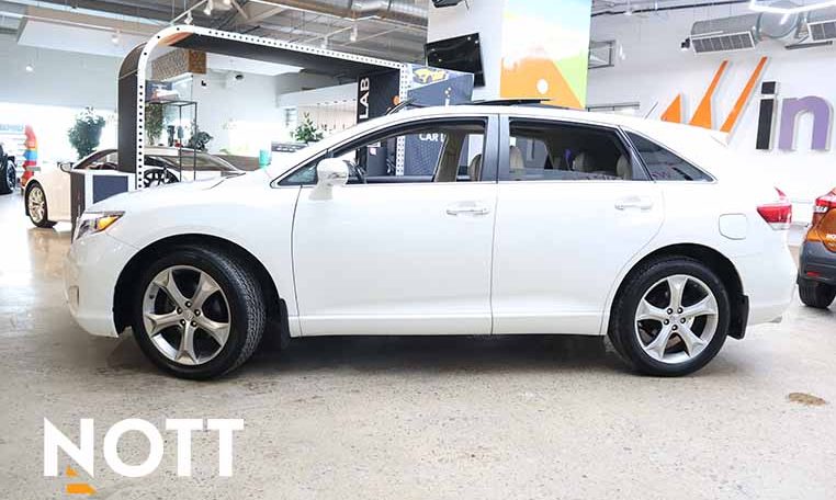 2016 TOYOTA Venza XLE | LOCAL | ONE-OWNER