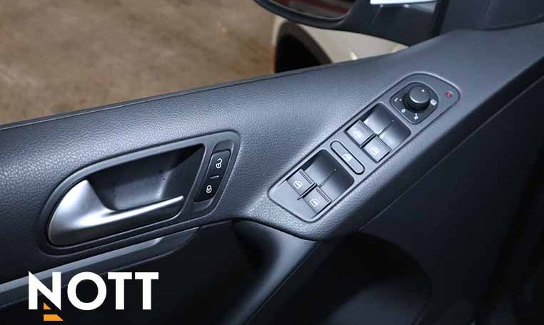 2015 VOLKSWAGEN TIGUAN LOW KM | ON WINTER TIRES