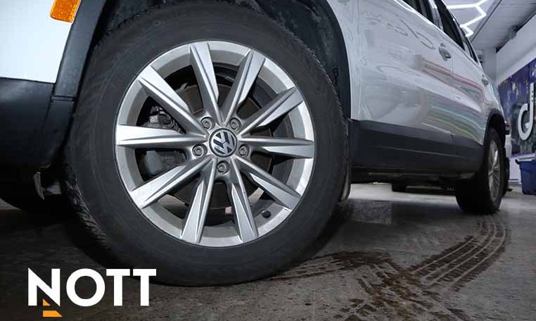 2015 VOLKSWAGEN TIGUAN LOW KM | ON WINTER TIRES