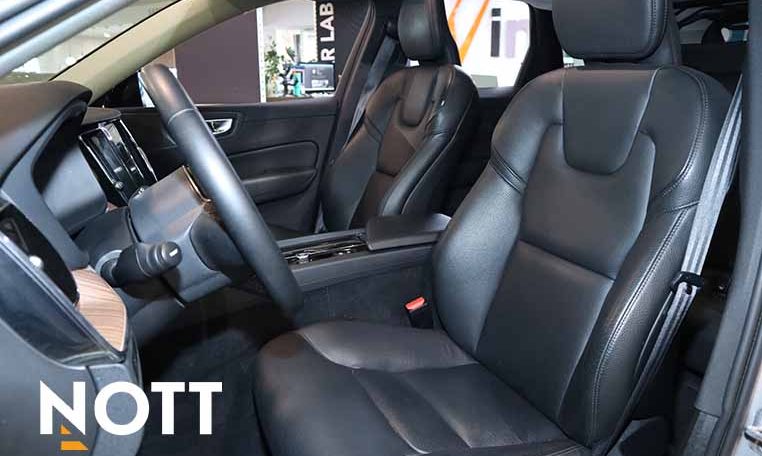 2023 VOLVO XC60 Plus Dark Theme | B6 AWD