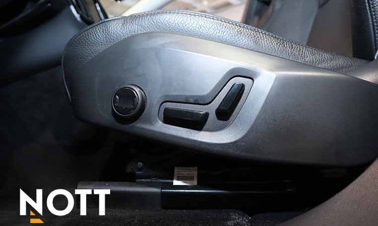 2023 VOLVO XC60 Plus Dark Theme | B6 AWD