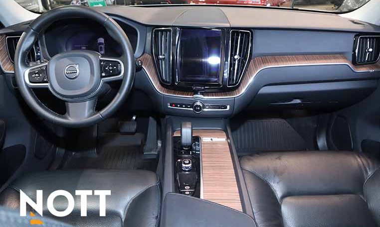 2023 VOLVO XC60 Plus Dark Theme | B6 AWD