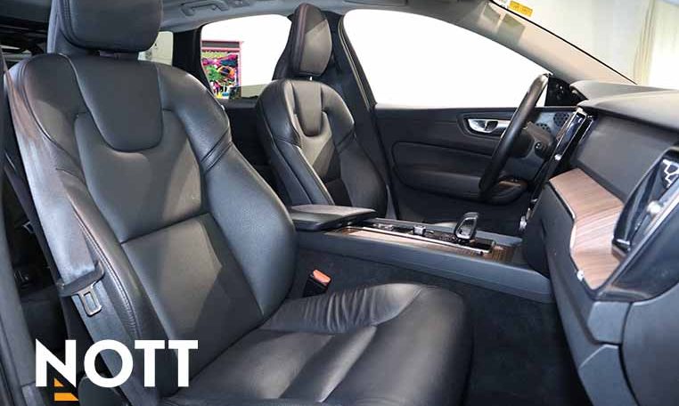 2023 VOLVO XC60 Plus Dark Theme | B6 AWD