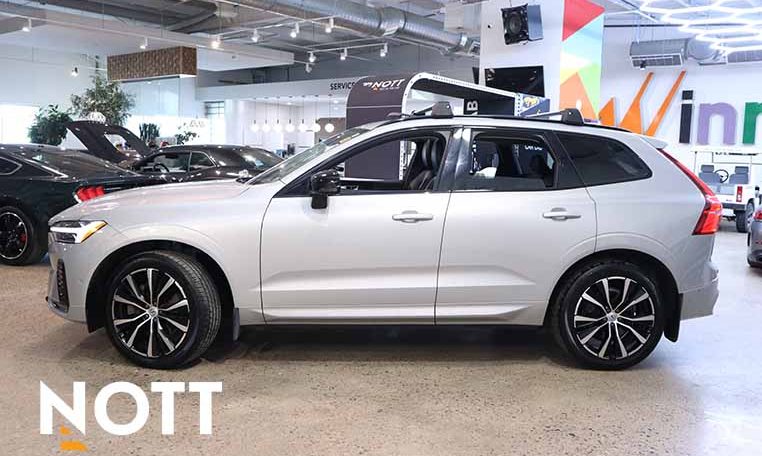 2023 VOLVO XC60 Plus Dark Theme | B6 AWD