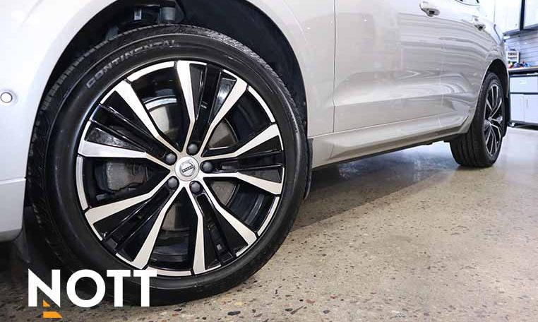 2023 VOLVO XC60 Plus Dark Theme | B6 AWD