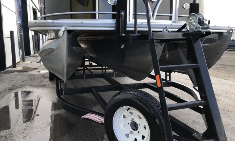 2015 SOUTH BAY 724 SPORT DLX Tritoon Boat 200HP Evinrude/24' Sport Tritoon Boat