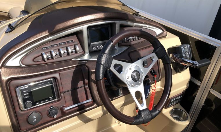 2015 SOUTH BAY 724 SPORT DLX Tritoon Boat 200HP Evinrude/24' Sport Tritoon Boat