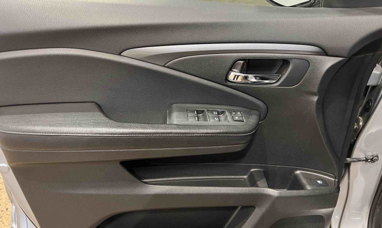 2017 HONDA RIDGELINE SPORT 4WD | AS-IS