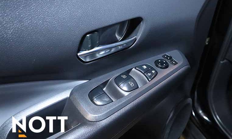 2024 NISSAN KICKS SR | 2 SETS OF WHEELS | LOCAL MB