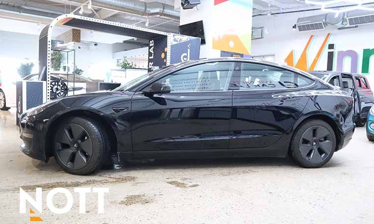 2021 TESLA MODEL 3 LONG RANGE | Wireless Phone Charging