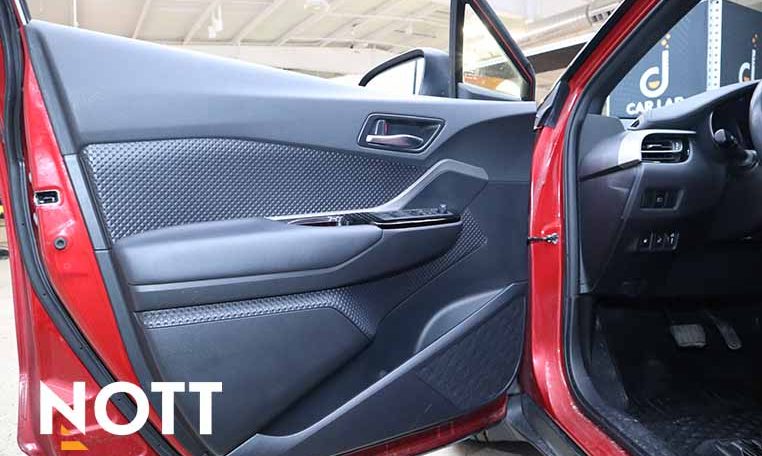 2021 TOYOTA CHR XLE PREMIUM | NO ACCIDENTS | LOCAL MB VEHICLE | TWO SETS OF WHEELS