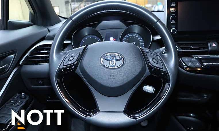 2021 TOYOTA CHR XLE PREMIUM | NO ACCIDENTS | LOCAL MB VEHICLE | TWO SETS OF WHEELS