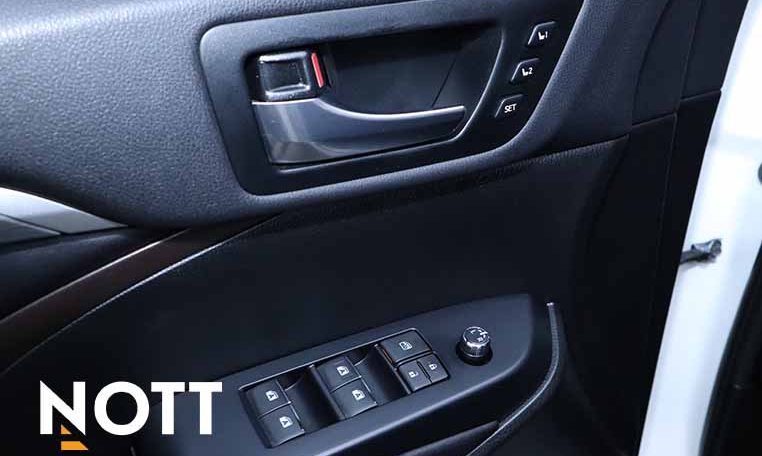 2019 TOYOTA HIGHLANDER HYBRID LIMITED | 7-Passenger | Hybrid | No accidents | New Front Brakes