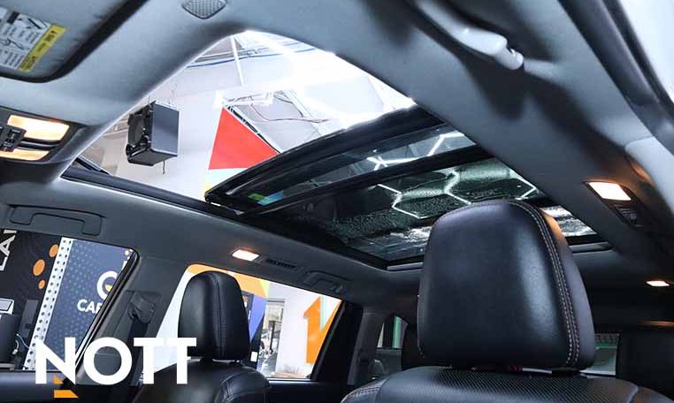 2019 TOYOTA HIGHLANDER HYBRID LIMITED | 7-Passenger | Hybrid | No accidents | New Front Brakes