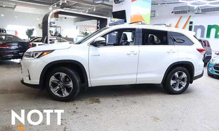2019 TOYOTA HIGHLANDER HYBRID LIMITED | 7-Passenger | Hybrid | No accidents | New Front Brakes