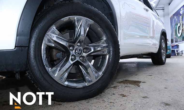 2019 TOYOTA HIGHLANDER HYBRID LIMITED | 7-Passenger | Hybrid | No accidents | New Front Brakes