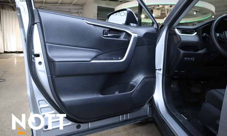 2019 TOYOTA RAV-4 LE | TWO SETS OF WHEELS | LOW KM