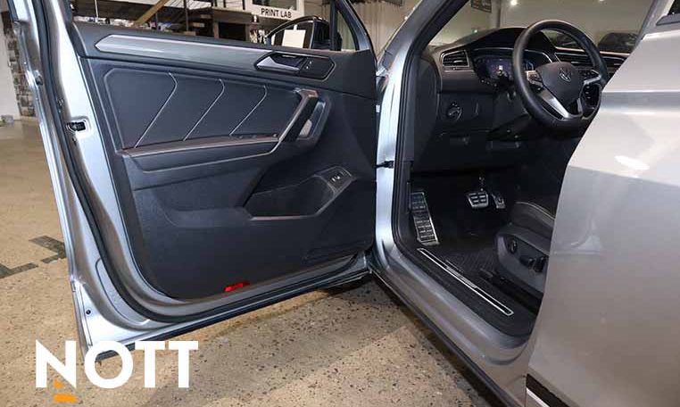 2023 VOLKSWAGEN TIGUAN COMFORTLINE R-LINE BLACK EDITION | LOCAL | ONE OWNER | NO ACCIDENTS