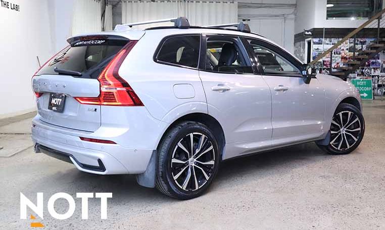 2023 VOLVO XC60 Plus Dark Theme | B6 AWD