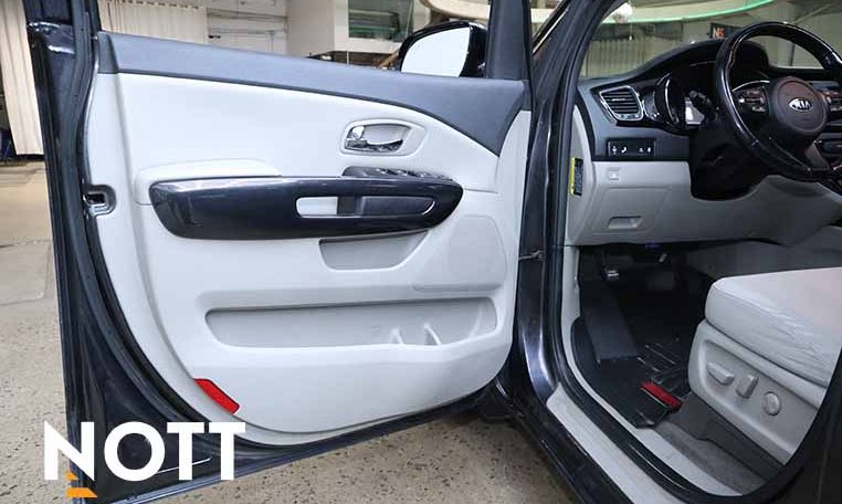 2019 KIA Sedona SX