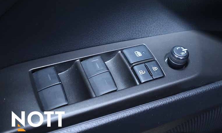2021 TOYOTA CAMRY SE | All Wheel Drive | 2 Set of Tires/Wheels | One-owner | Local