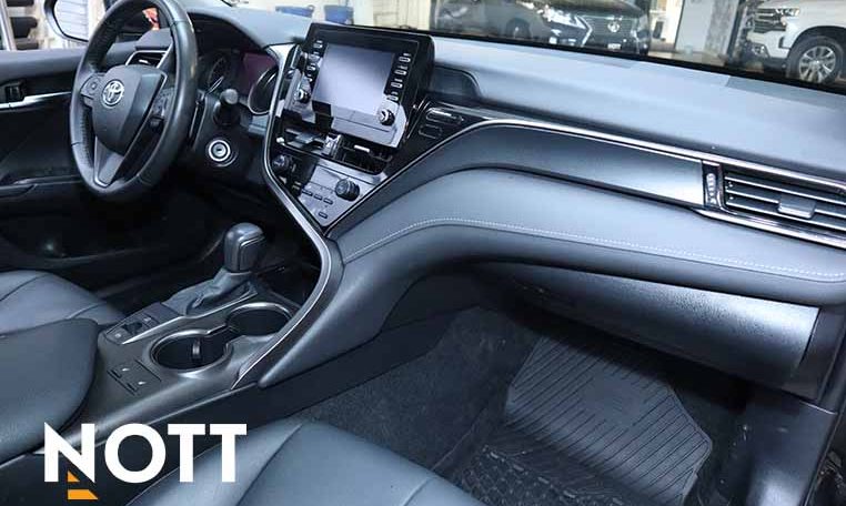 2021 TOYOTA CAMRY SE | All Wheel Drive | 2 Set of Tires/Wheels | One-owner | Local