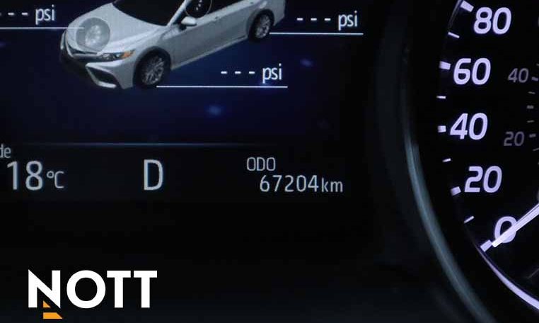 2021 TOYOTA CAMRY SE | All Wheel Drive | 2 Set of Tires/Wheels | One-owner | Local