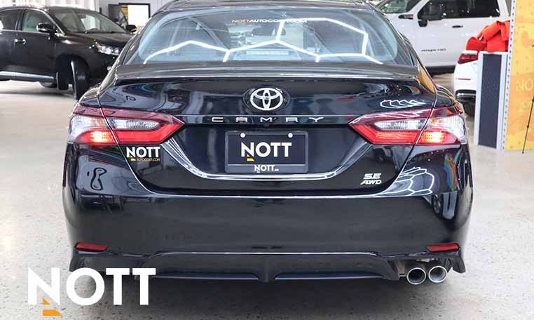 2021 TOYOTA CAMRY SE | All Wheel Drive | 2 Set of Tires/Wheels | One-owner | Local
