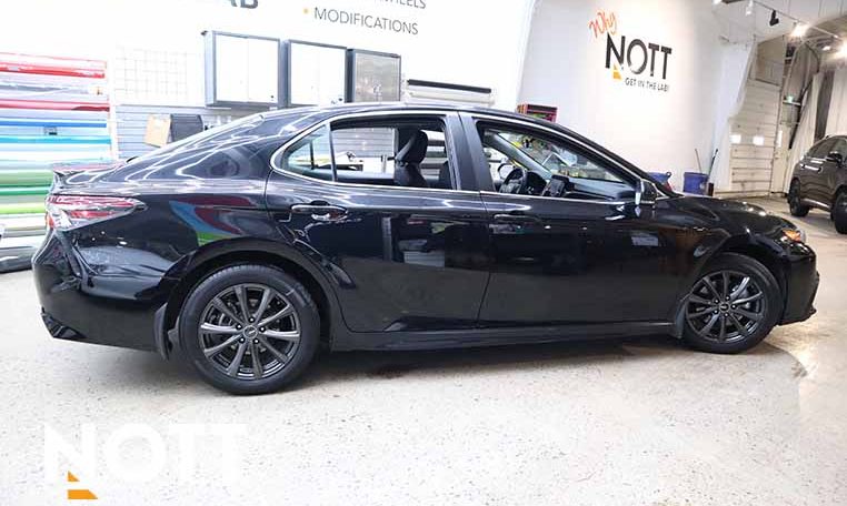 2021 TOYOTA CAMRY SE | All Wheel Drive | 2 Set of Tires/Wheels | One-owner | Local