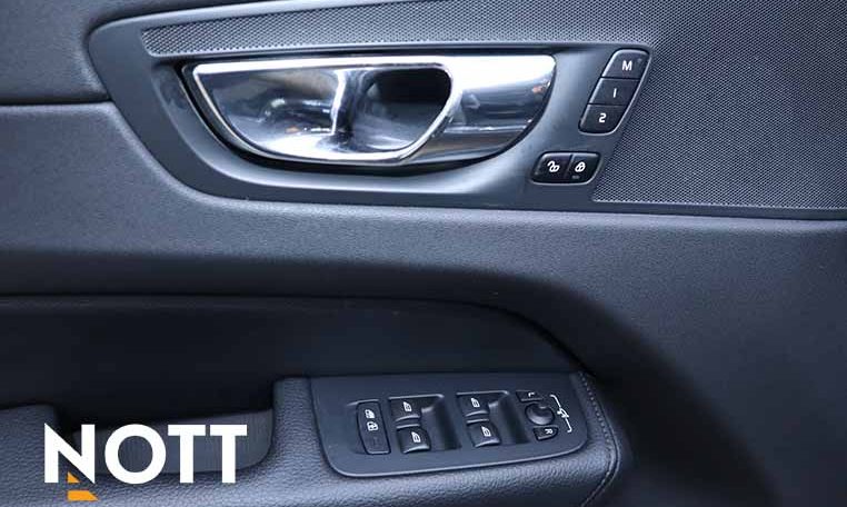 2018 VOLVO XC60 T6 INSCRIPTION | Local Manitoba