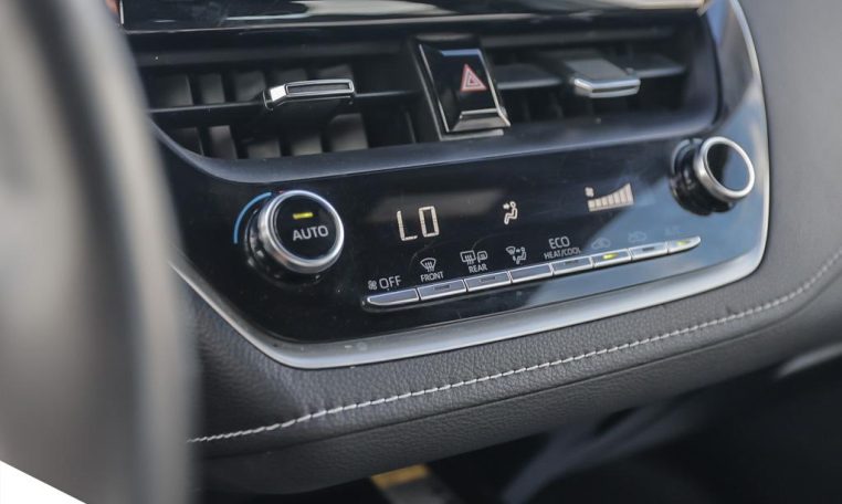 2022 TOYOTA COROLLA 5 DOOR HATCHBACK | SE UPGRADE