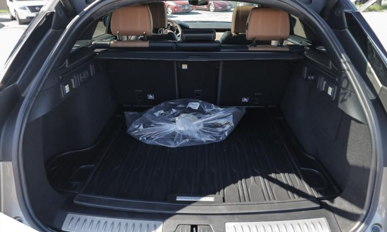 2019 LAND ROVER RANGE ROVER VELAR DYNAMIC HSE P300 | LOCAL | ONE OWNER | SUPER LOW MILEAGE