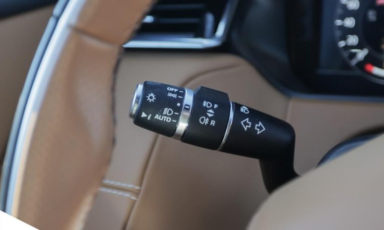 2019 LAND ROVER RANGE ROVER VELAR DYNAMIC HSE P300 | LOCAL | ONE OWNER | SUPER LOW MILEAGE