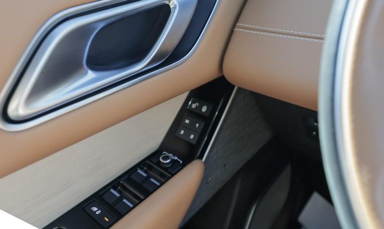 2019 LAND ROVER RANGE ROVER VELAR DYNAMIC HSE P300 | LOCAL | ONE OWNER | SUPER LOW MILEAGE