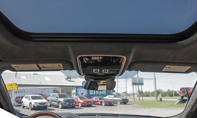2019 LAND ROVER RANGE ROVER VELAR DYNAMIC HSE P300 | LOCAL | ONE OWNER | SUPER LOW MILEAGE