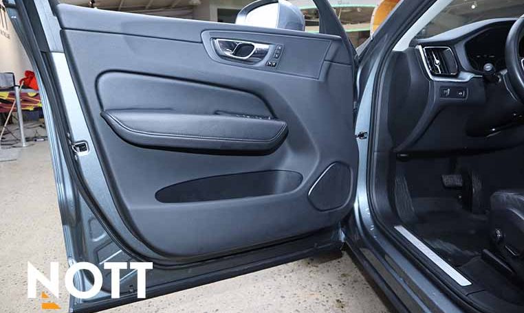 2018 VOLVO XC60 T6 INSCRIPTION | Local Manitoba