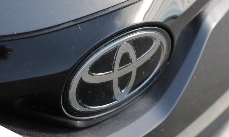 2022 TOYOTA CH-R LE No Accidents | Highway KM’s!