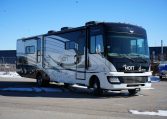 2012 FLEETWOOD BOUNDER CLASSIC 36R Triple Slide / 3 BED/2 BATH