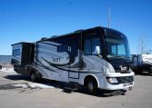 2012 FLEETWOOD BOUNDER CLASSIC 36R Triple Slide / 3 BED/2 BATH