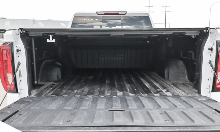 2020 GMC SIERRA 1500 SLT | NO ACCIDENTS | LOCAL MANITOBA TRUCK