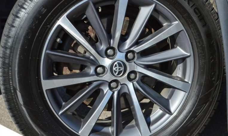 2017 TOYOTA HIGHLANDER LIMITED