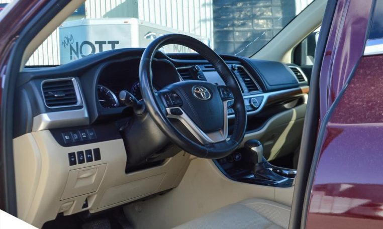 2017 TOYOTA HIGHLANDER LIMITED