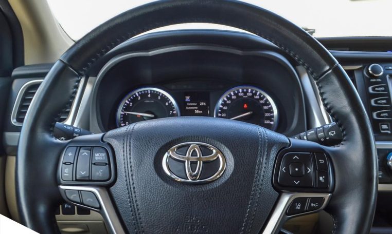 2017 TOYOTA HIGHLANDER LIMITED