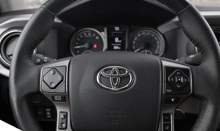 2021 TOYOTA TACOMA DOUBLE CAB V6 SR5 Local Manitoba Vehicle | One Owner | 2 Years Man. Warranty Remaining