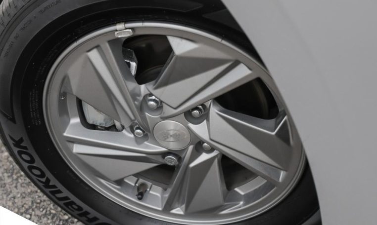 2025 HYUNDAI ELANTRA ESSENTIAL | ONE OWNER | LOCAL MB