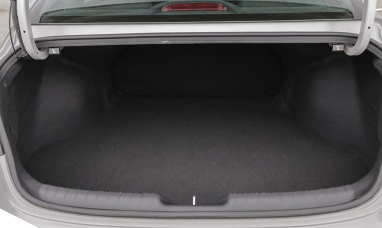 2025 HYUNDAI ELANTRA ESSENTIAL | ONE OWNER | LOCAL MB